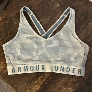 Women’s Under Armour criss cross sports bra